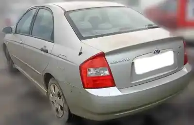 Veicolo di demolizione kia cerato 1.6 lx berlina dell'anno 2004 alimentato g4ed