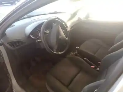 Veicolo di demolizione peugeot 207 1.4 hdi dell'anno 2007 alimentato 8hz