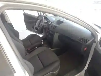 Veicolo di demolizione peugeot 207 1.4 hdi dell'anno 2007 alimentato 8hz