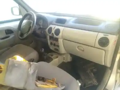 Veicolo di demolizione renault kangoo (kc0/1_) 1.5 dci (kc07) dell'anno 2004 alimentato k9k704