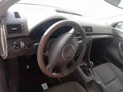 Veículo de Sucata audi a4 avant (8e) 1.9 tdi (96kw) do ano 2001 alimentado awx