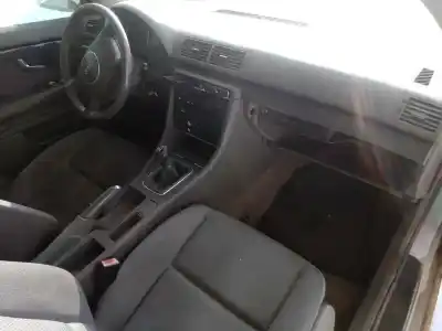 Veículo de Sucata audi a4 avant (8e) 1.9 tdi (96kw) do ano 2001 alimentado awx