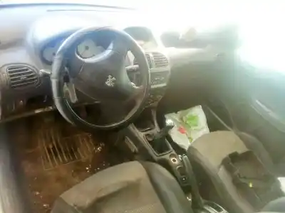 Veicolo di demolizione peugeot 206 fastback (2a/c) 1.4 hdi eco 70 dell'anno 2003 alimentato 8hx