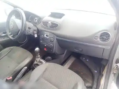 Vehículo de desguace RENAULT CLIO III (BR0/1, CR0/1)  del año 2010 con motor K9K764