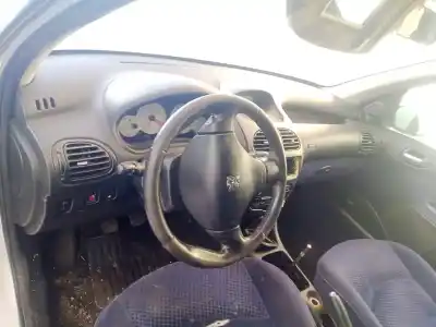 Veicolo di demolizione peugeot 206 fastback (2a/c) 1.4 hdi dell'anno 2004 alimentato 8hx
