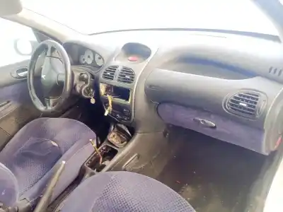 Veicolo di demolizione peugeot 206 fastback (2a/c) 1.4 hdi dell'anno 2004 alimentato 8hx