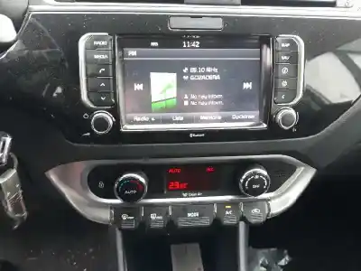 Veicolo di demolizione kia rio iv (yb, sc, fb) 1.4 crdi 90 dell'anno 2015 alimentato g4la