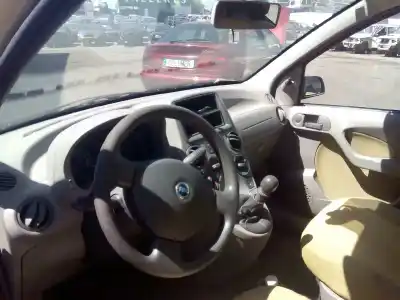 Veicolo di demolizione fiat panda (169) 1.2 8v dynamic dell'anno 2006 alimentato 166a8000