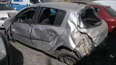 Sloopvoertuig renault clio iii emotion van het jaar 2006 aangedreven d4f d7