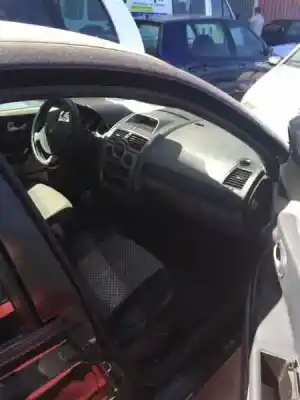 Здавання транспортного засобу renault megane ii berlina 5p confort authentique року 2004 потужний k9k d7