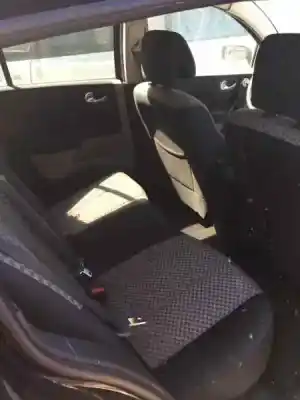 Здавання транспортного засобу renault megane ii berlina 5p confort authentique року 2004 потужний k9k d7