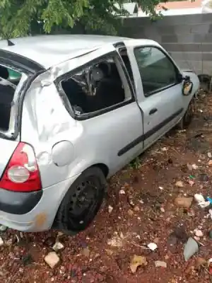 Здавання транспортного засобу RENAULT CLIO II FASE I (B/CBO) 1.9 dTi Diesel 80 CV / 59 KW року 2002 потужний F9Q R7