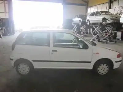 Véhicule à la ferraille fiat punto berlina (176) 60 sx de l'année 1999 alimenté 176b4000