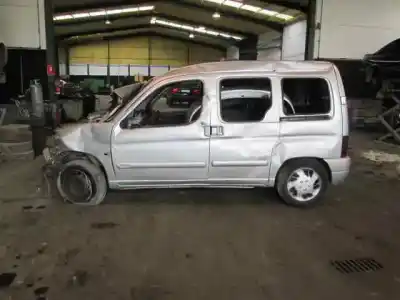 Veículo de Sucata citroen berlingo 2.0 hdi magic familiar do ano 2003 alimentado rhy