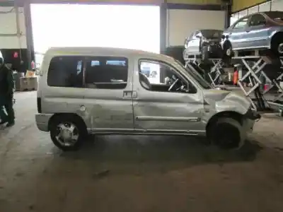 Veículo de Sucata citroen berlingo 2.0 hdi magic familiar do ano 2003 alimentado rhy