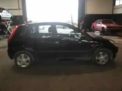 Veicolo di demolizione ford fiesta (cbk) futura dell'anno 2002 alimentato fyja