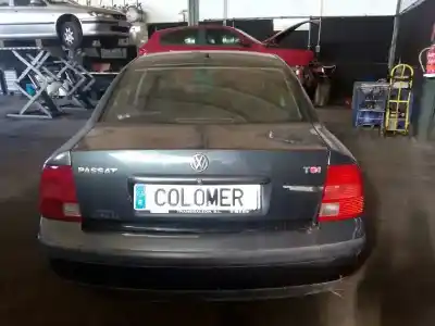 Veículo de Sucata volkswagen passat berlina (3b2) trendline do ano 1999 alimentado ajm