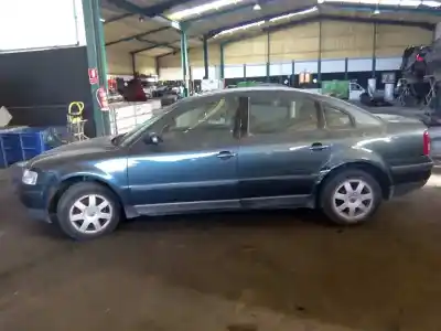 Veículo de Sucata volkswagen passat berlina (3b2) trendline do ano 1999 alimentado ajm