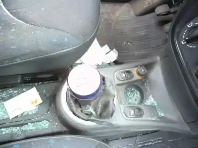 Veículo de Sucata citroen c2 furio do ano 2004 alimentado 8hz