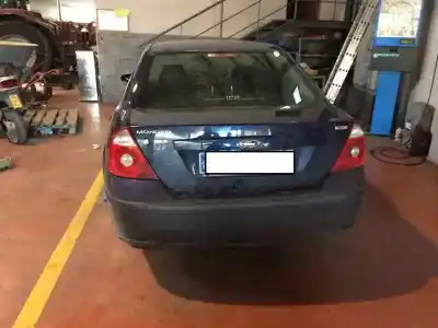 Veicolo di demolizione ford mondeo berlina (ge) ambiente dell'anno 2003 alimentato hjba