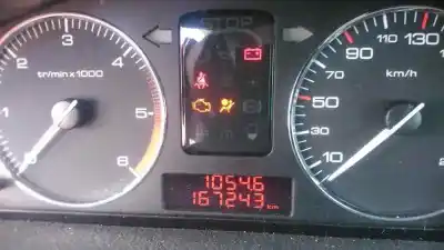 Veículo de Sucata peugeot 407 sr confort do ano 2005 alimentado 9hy 80kw