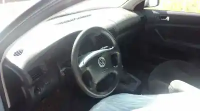 Veículo de Sucata volkswagen passat berlina (3b2) 1.9 tdi do ano 1999 alimentado ajm