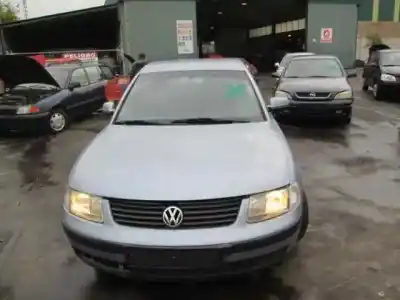 Veículo de Sucata volkswagen passat berlina (3b2) 1.9 tdi do ano 1999 alimentado ajm