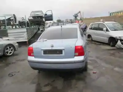 Veículo de Sucata volkswagen passat berlina (3b2) 1.9 tdi do ano 1999 alimentado ajm