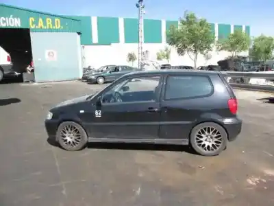 Veicolo di demolizione VOLKSWAGEN POLO BERLINA (6N2) 1.6 dell'anno 2004 alimentato 1F