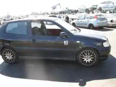 Veicolo di demolizione volkswagen polo berlina (6n2) 1.6 dell'anno 2004 alimentato 1f