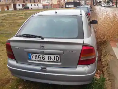 Veículo de Sucata opel astra g berlina comfort do ano 2001 alimentado 