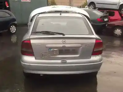 Veículo de Sucata opel astra g berlina comfort do ano 2001 alimentado 