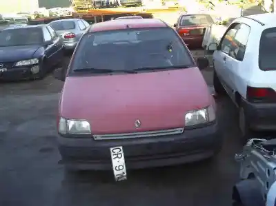 Здавання транспортного засобу RENAULT CLIO II FASE I (B/CBO) 1.2 року 1998 потужний E5F