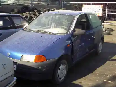 Véhicule à la ferraille FIAT PUNTO BERLINA (176) 1.1 de l'année 1999 alimenté 176 B2.000