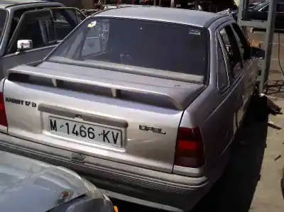 Veicolo di demolizione OPEL KADETT E 1.7 Beauty Berlina [1.7 Ltr. - 42 kW Diesel] dell'anno 1990 alimentato 17D