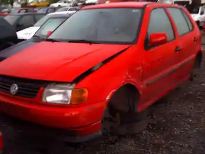 Veículo de Sucata volkswagen polo berlina (6n2) 1.9 diesel do ano 1999 alimentado aef