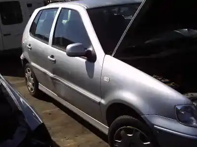 Veículo de Sucata volkswagen polo berlina (6n2) 1.4 16v do ano 2000 alimentado aua