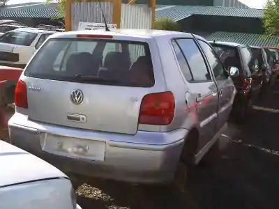 Veículo de Sucata volkswagen polo berlina (6n2) 1.4 16v do ano 2000 alimentado aua