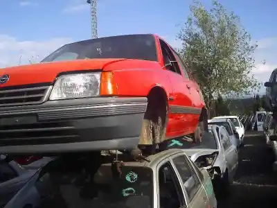 Veicolo di demolizione opel kadett e 1.6 dell'anno 1991 alimentato 16sv
