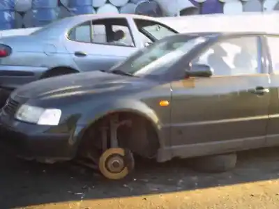 Veículo de Sucata volkswagen passat berlina (3b2) 1.8 20v turbo do ano 1997 alimentado aeb