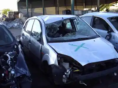 Veicolo di demolizione ford fiesta (cbk) 1.4 16v cat dell'anno 2003 alimentato fxjb