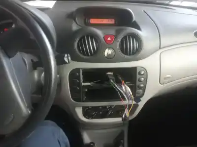 Veículo de Sucata citroen c3 1.4 hdi (68 cv) 1.4 hdi do ano 2002 alimentado 8hx