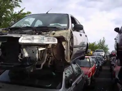 Véhicule à la ferraille MG SERIE 400 (RT) 1.4 16V CAT de l'année 1998 alimenté 14K4F