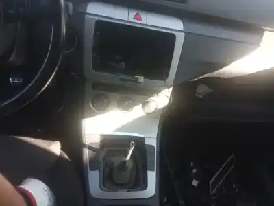Veicolo di demolizione volkswagen passat berlina (3c2) 2.0 tdi dell'anno 2005 alimentato bkp