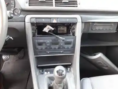 Sloopvoertuig audi a4 berlina (8e) 1.9 tdi (96kw) van het jaar 2002 aangedreven awx