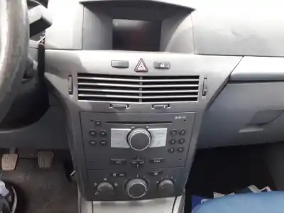 Veículo de Sucata opel astra h berlina 1.6 16v do ano 2004 alimentado z16xep