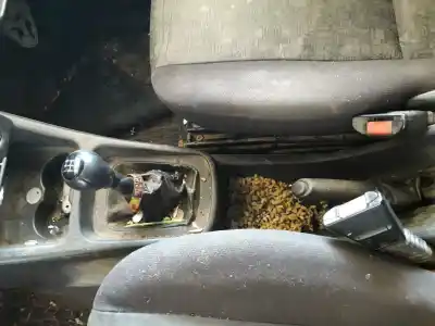 Véhicule à la ferraille opel zafira a 2.0 dti de l'année 2001 alimenté y20dth