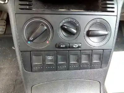 Veículo de Sucata volkswagen polo berlina (6n2) 1.9 diesel do ano 2000 alimentado agd