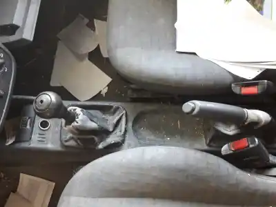 Veículo de Sucata opel combo 1.7 16v dti cat (y 17 dt / lr6) do ano 2003 alimentado y17dt