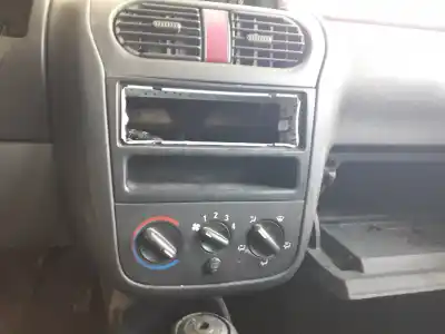 Veículo de Sucata opel combo 1.7 16v dti cat (y 17 dt / lr6) do ano 2003 alimentado y17dt